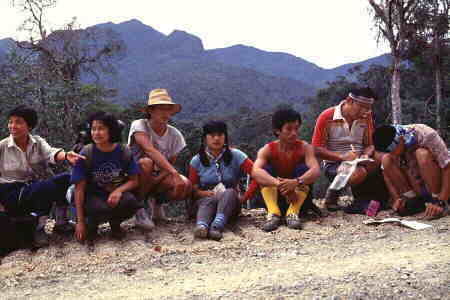 Group photo against Gunung Trusmadi